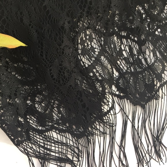 Lace Crop Top 🌙 - Picture 4 of 5